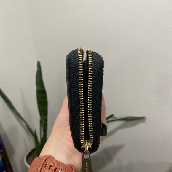 Michael Kors Handbags - Michael Kors Wristlet/Wallet